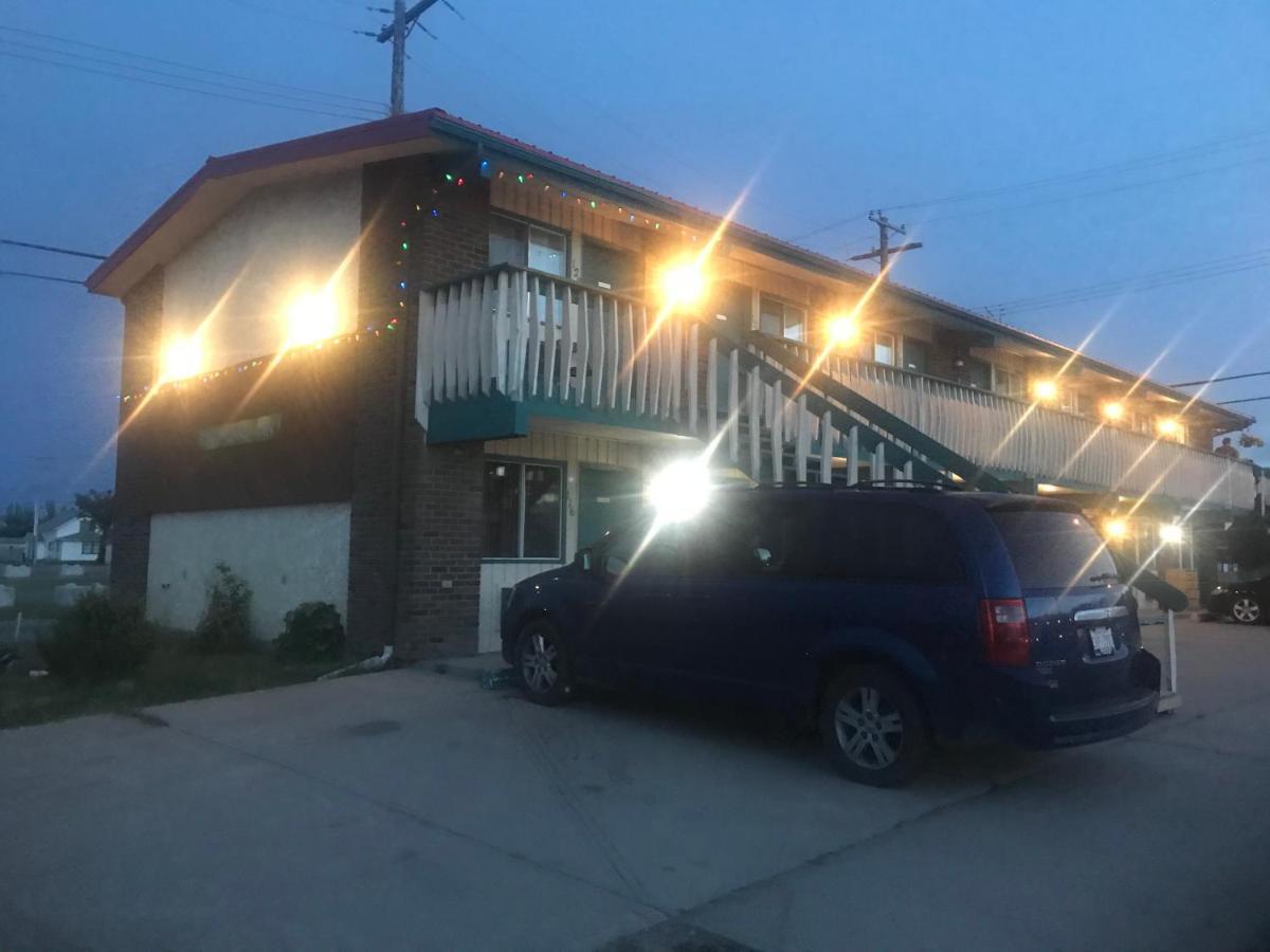 Ranchland Inn Nanton Exterior foto