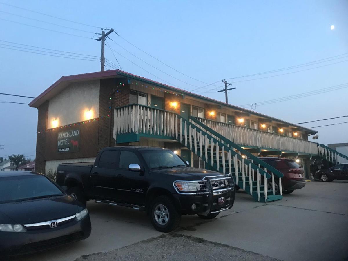 Ranchland Inn Nanton Exterior foto