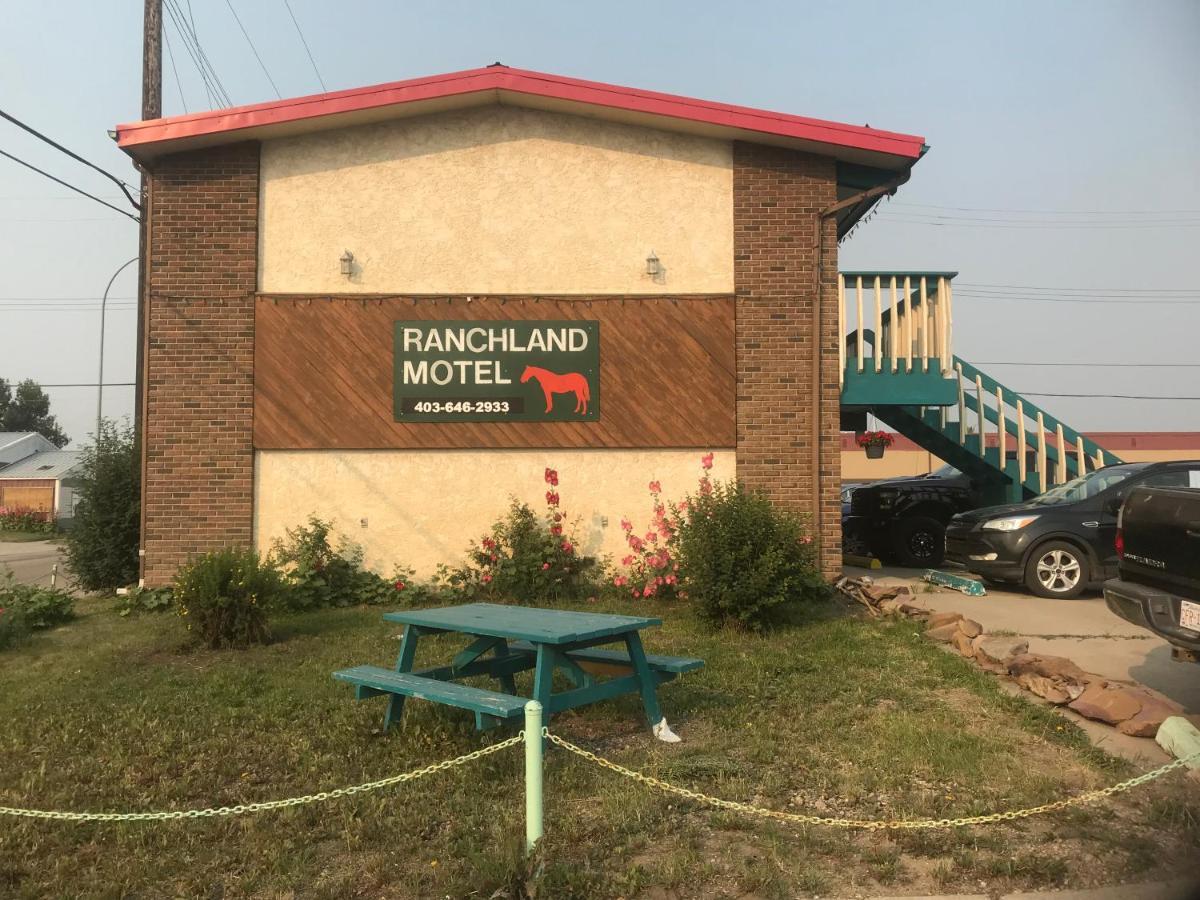 Ranchland Inn Nanton Exterior foto