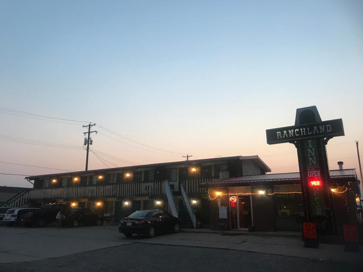Ranchland Inn Nanton Exterior foto